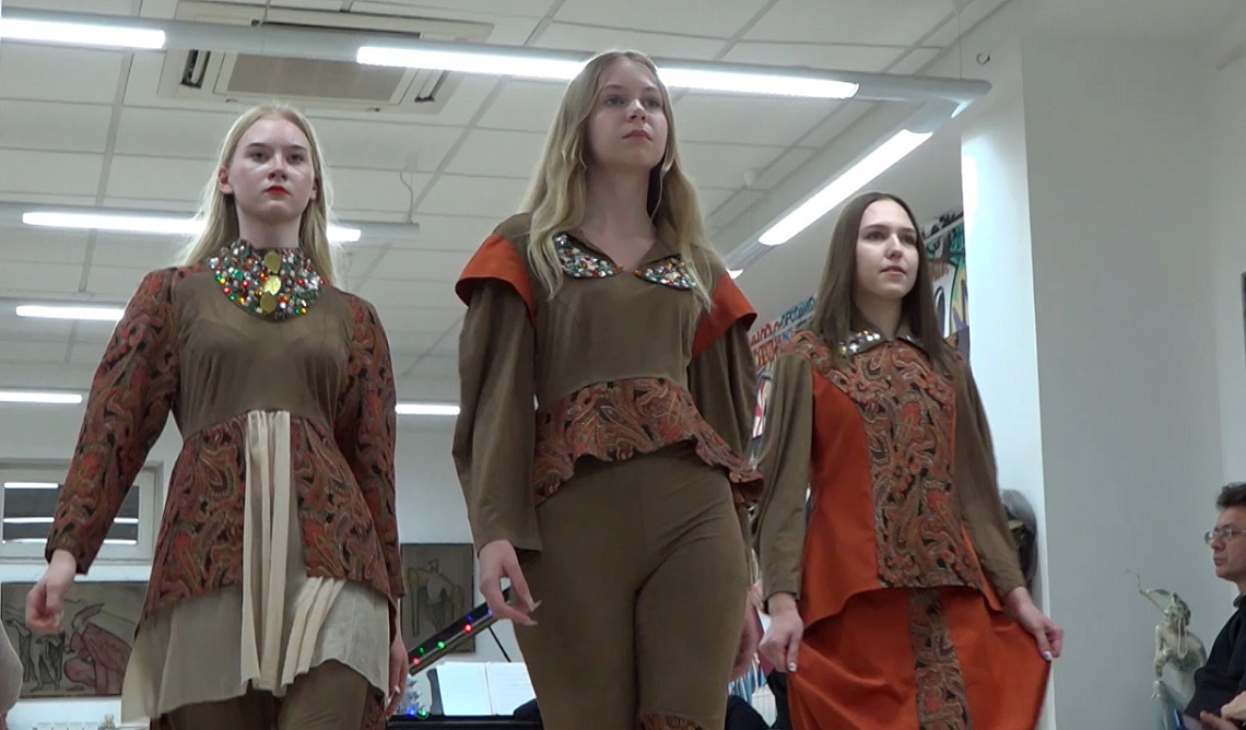 В арт-пространстве «Дом Бадигина» состоялся модный показ кафедры «Дизайн одежды»