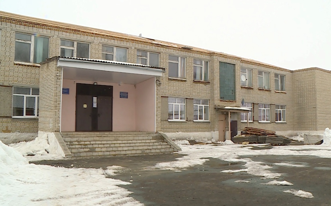 В школе села Новое Демкино Малосердобинского района подходит к завершению ремонт крыши