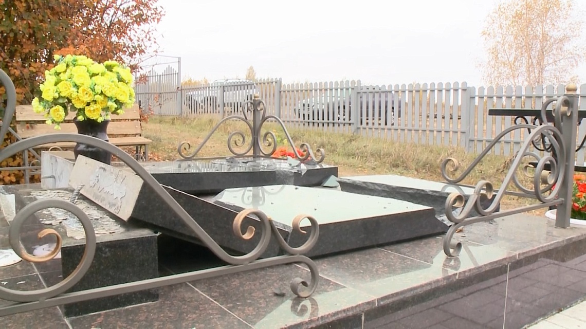 В Пензенском районе сотрудники полиции подозревают мужчину в порче надгробных крестов и памятников