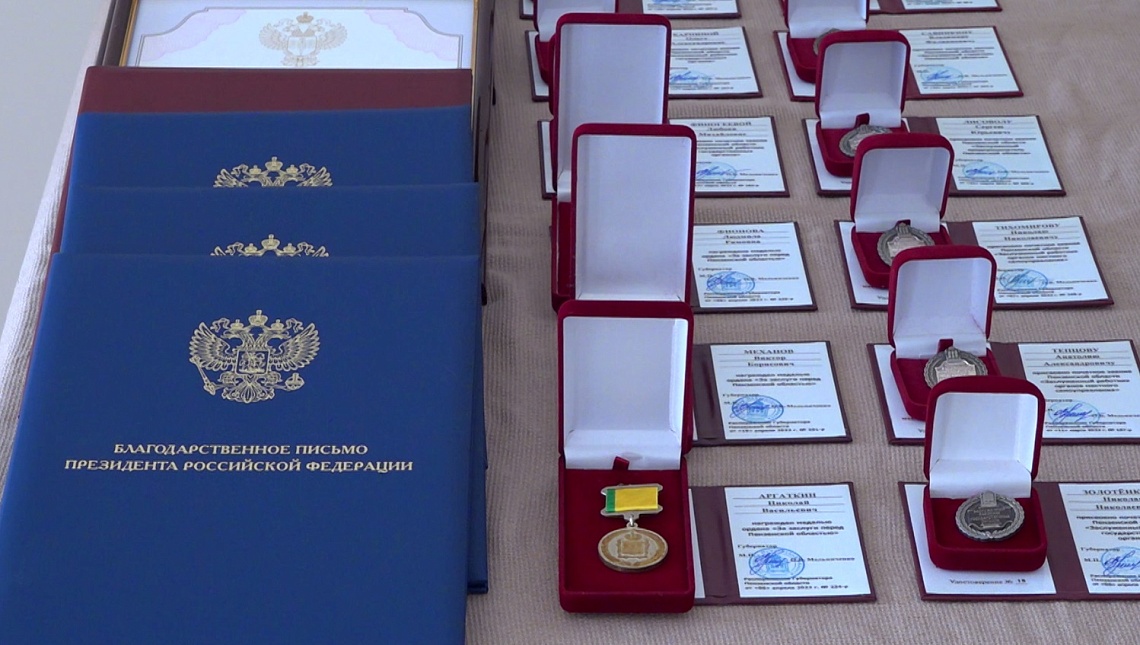 В Губернаторском доме состоялась церемония вручения государственных и региональных наград