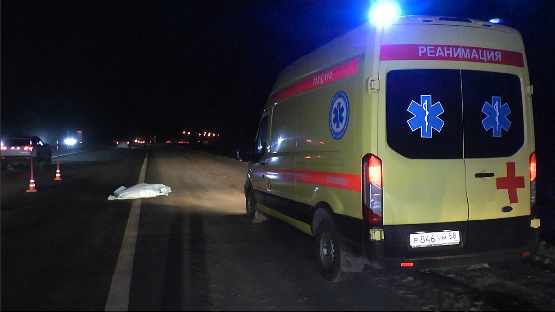 На 643-м километре трассы М-5 «Урал» водитель насмерть сбил пешехода