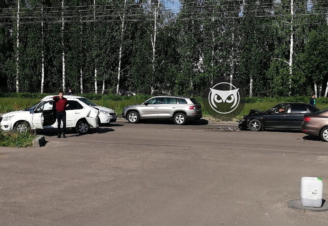 В Пензе легковушка разбила «морду» в ДТП