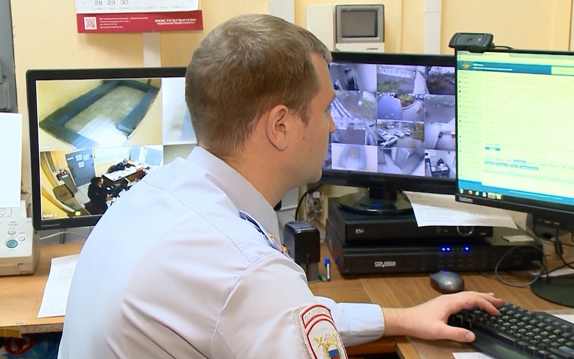 Попавшись на уловку мошенников, житель Пензы лишился крупной суммы денег