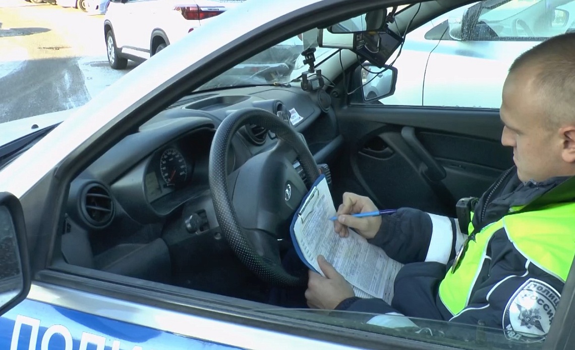 Сотрудники Госавтоинспекции напоминают о соблюдении ПДД на дорогах