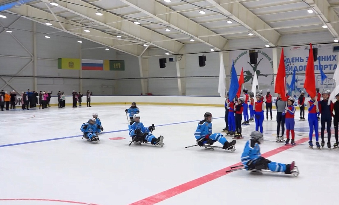 В открывшемся сегодня пензенском ледовом комплексе отметили День зимних  видов спорта