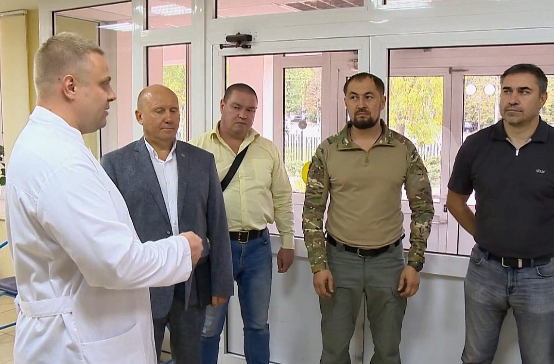 Депутат Государственной Думы РФ Дмитрий Хубезов посетил пензенский госпиталь ветеранов войн