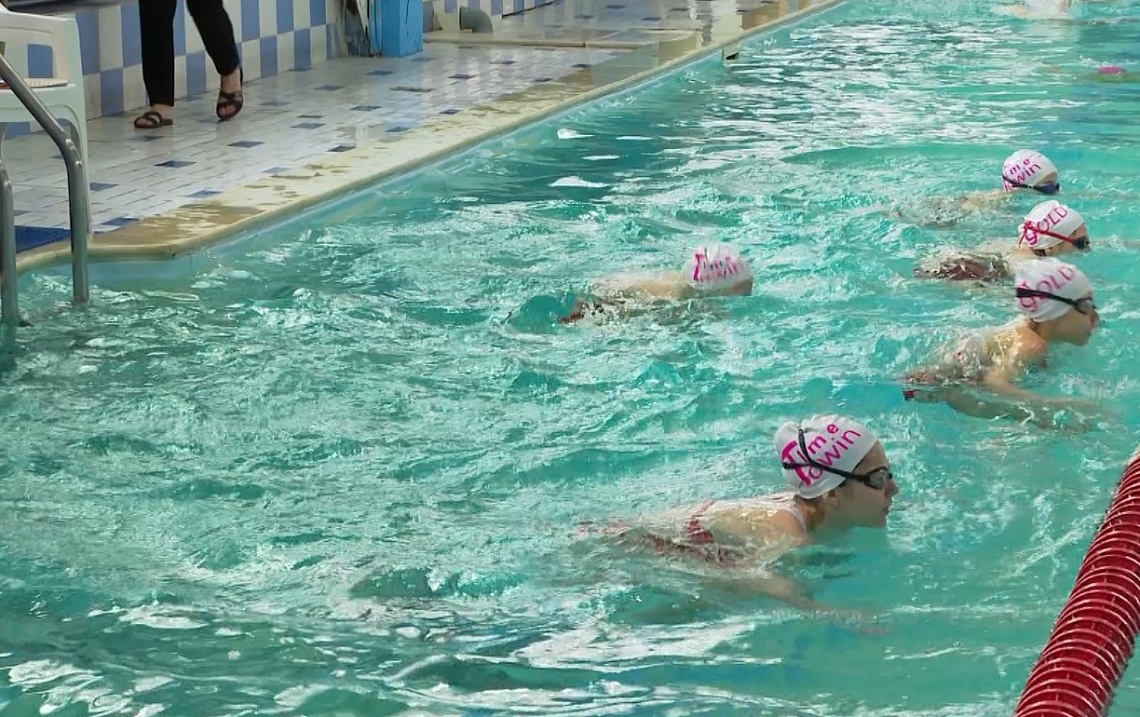 В Пензе воспитанницы Донецкой школы синхронного плавания проводят сборы