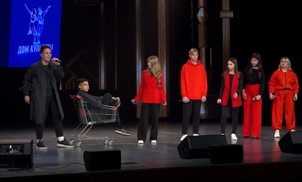 На сцене Дома офицеров прошел фестиваль пензенской лиги международного союза КВН «Сура»