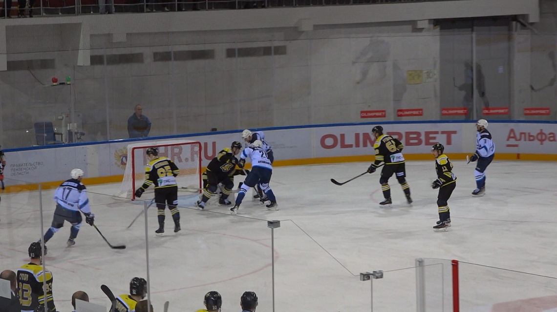 На родном льду пензенский «Дизель» проиграл команде из Барнаула «Динамо-Алтай»