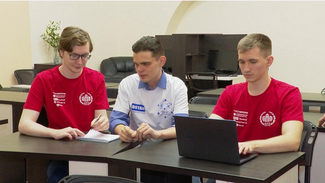 Студенты пензенского вуза заняли второе место на соревнованиях по спортивному программированию