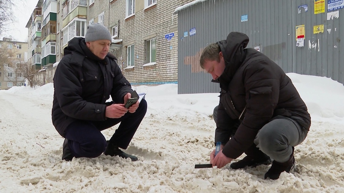 В Пензе проверили, как убирают дворы от снега на Западной поляне