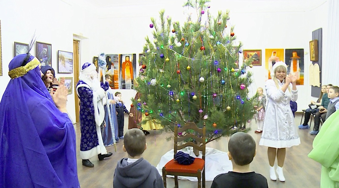 В картинную галерею  на елку пригласили детей мобилизованных  пензенцев