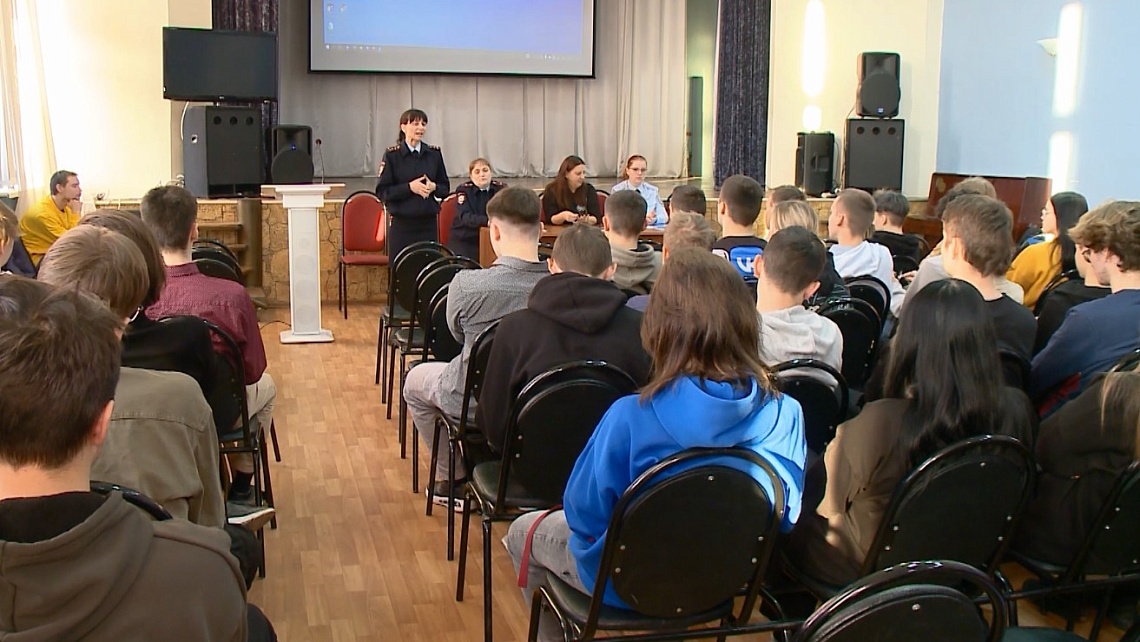 Пензенские полицейские и общественники провели лекцию по правому информированию для студентов