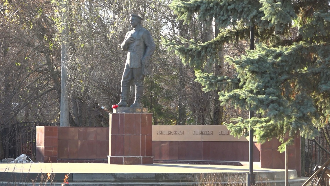 В Пензе памятник милиционеру приводят в порядок