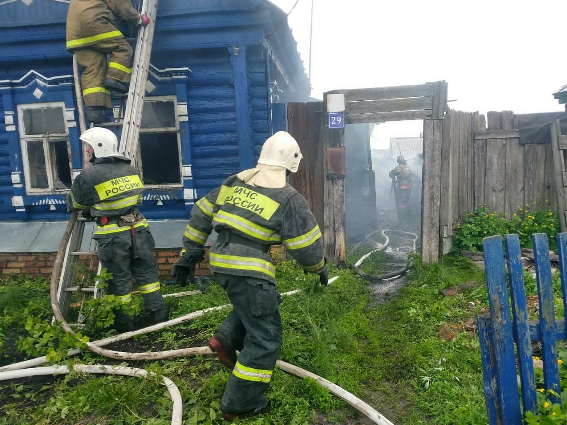 В Бессоновке полыхал частный дом