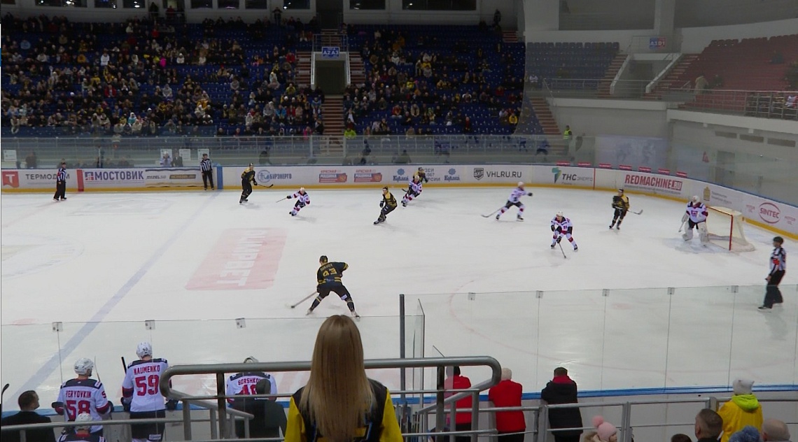 Пензенский «Дизель» дома проиграл пермскому «Молоту»