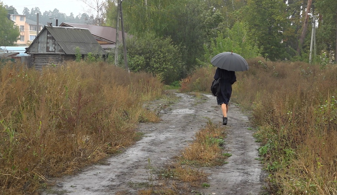 В Ахунах на улице Мичурина разрушили единственную пешеходную дорожку с твердым покрытием