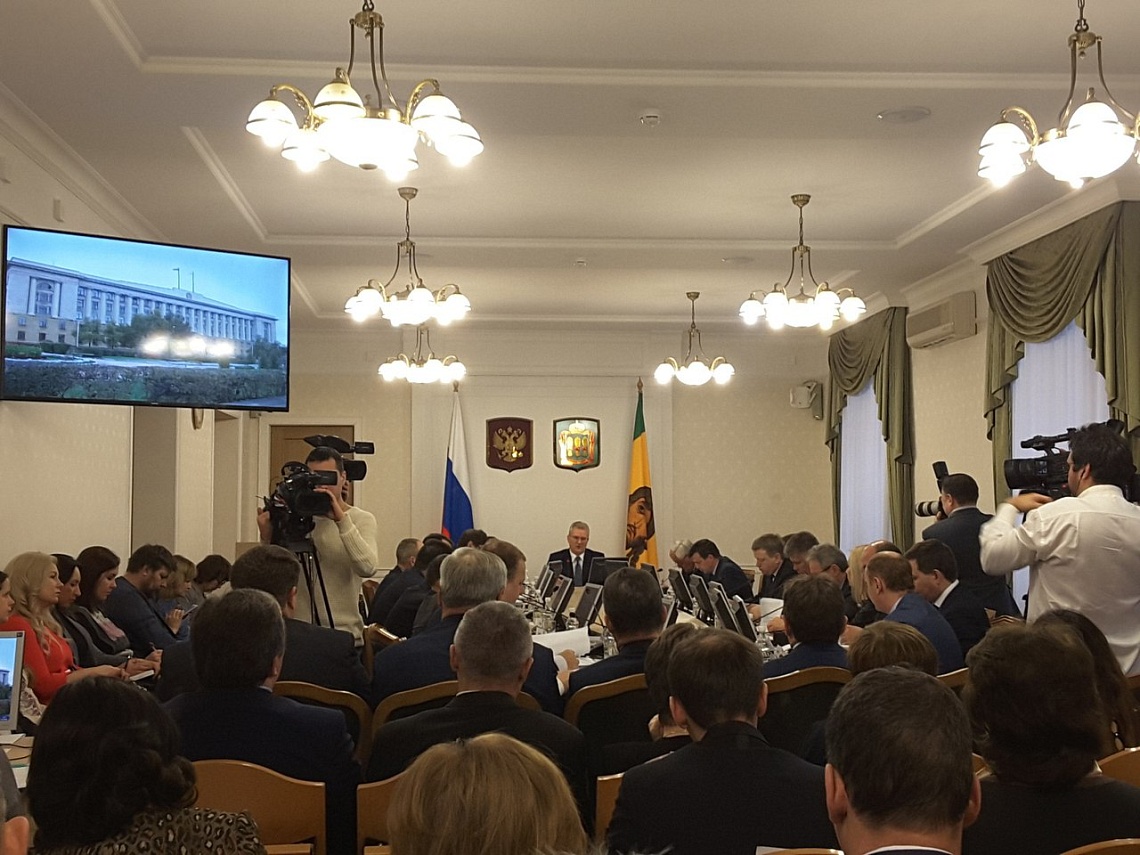 Белозерцев призвал активнее строить элеваторы в связи с ростом урожая