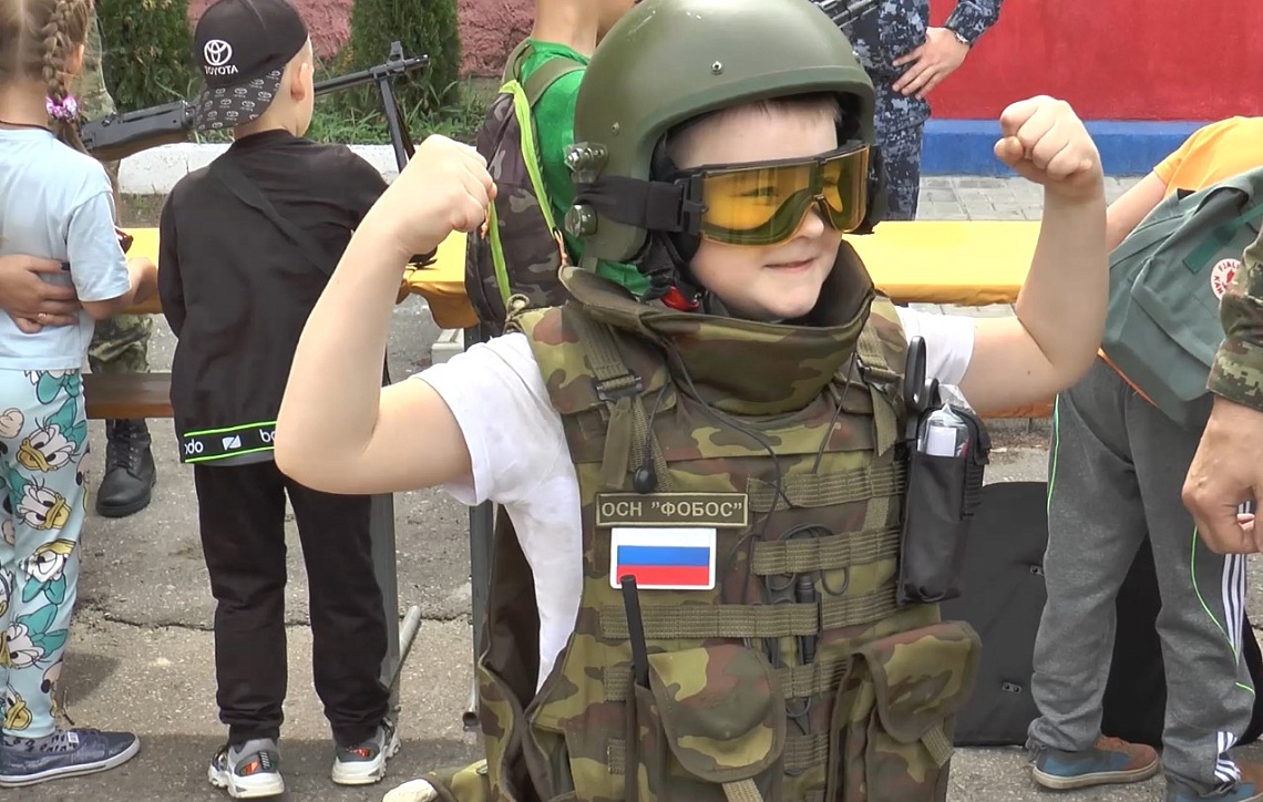 Школьники посетили исправительную колонию №4