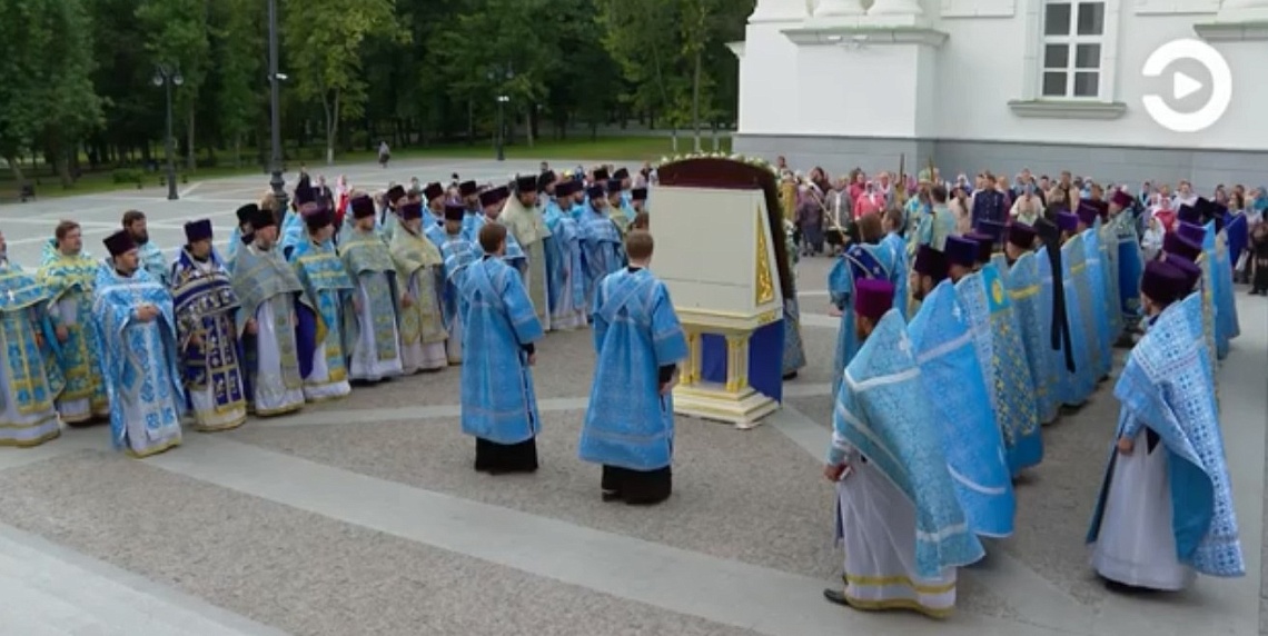 На Соборной площади совершили богослужение в честь православного праздника