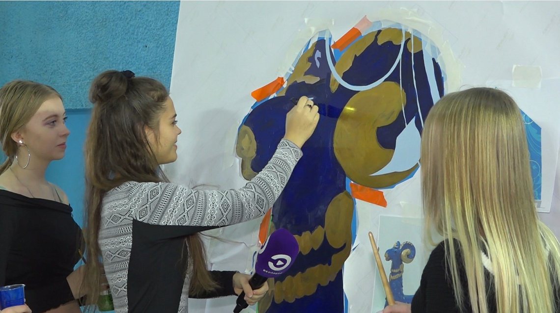 В Пензе школьники создают новогодние декорации