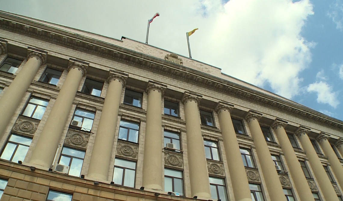 Госслужащие могут отчитаться о своих  доходах  до 30  апреля