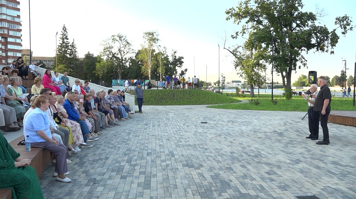 В Пензе провели поэтический баттл в амфитеатре новой набережной