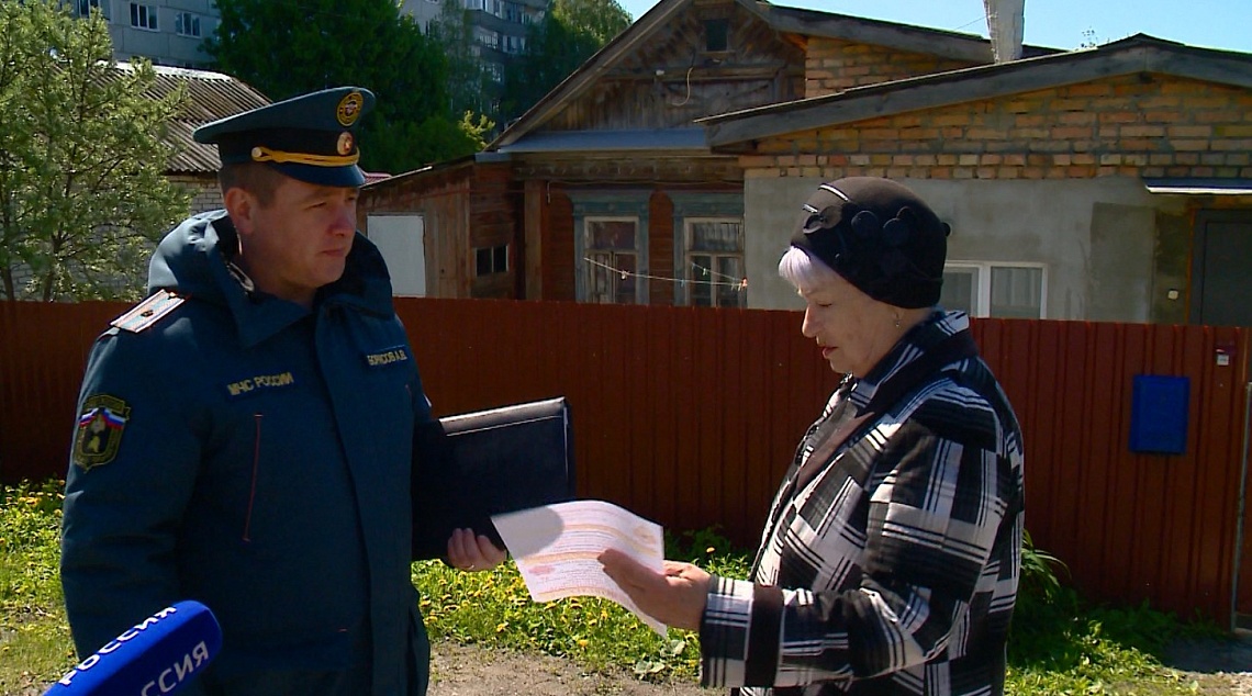 Сотрудники МЧС напомнили пензенцам о необходимости соблюдения требований пожарной безопасности