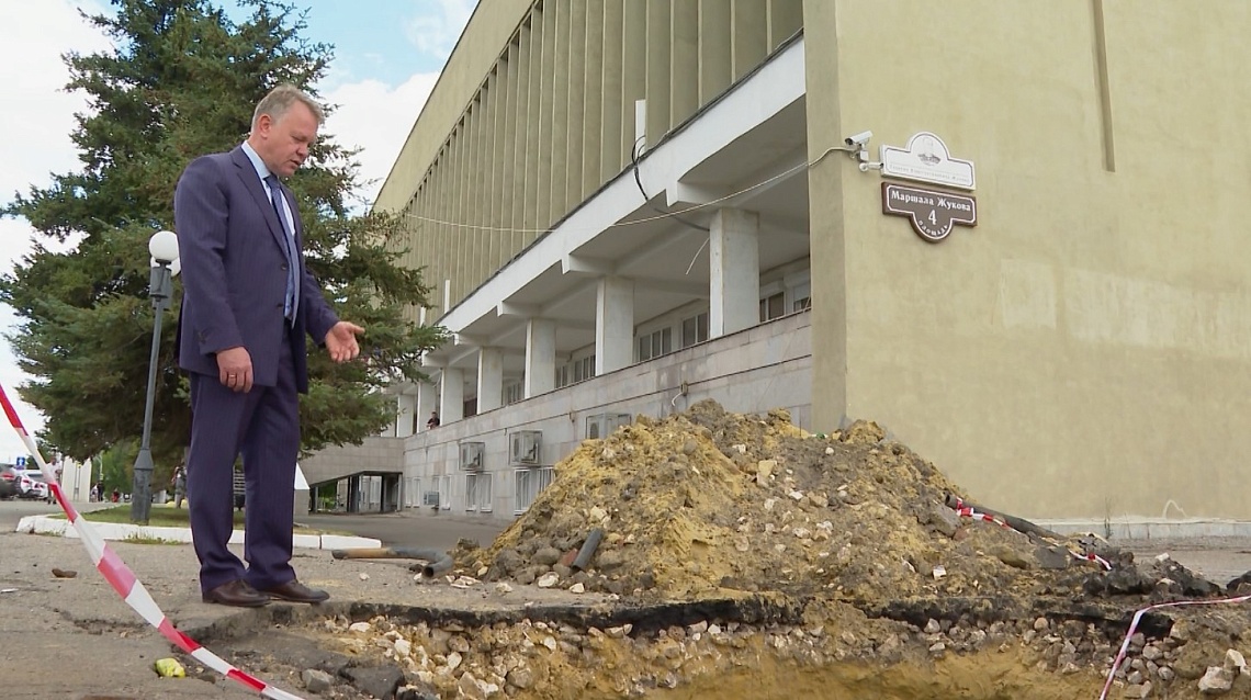 Глава города Пензы Александр Басенко прошел по местам проведения аварийных работ