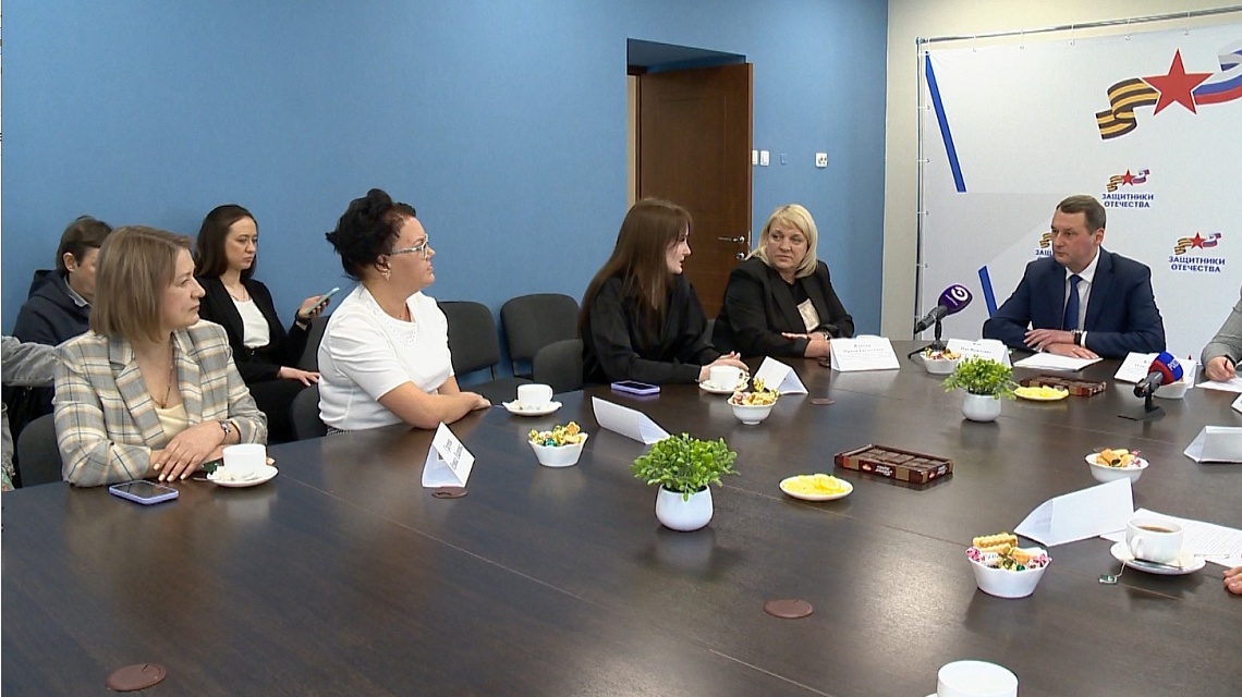 Первый зампред правительства Пензенской области Олег Ягов провел встречу с семьями военнослужащих