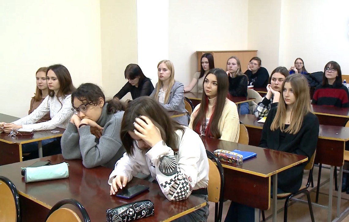 В ПГУ сотрудники регионального УМВД провели лекцию о противодействии терроризму и экстремизму