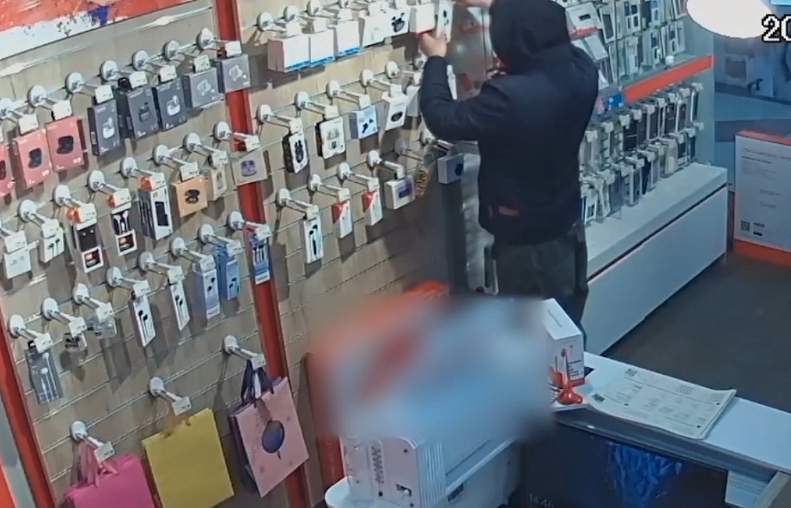 В Пензе мужчина украл наушники стоимостью пять тысяч рублей