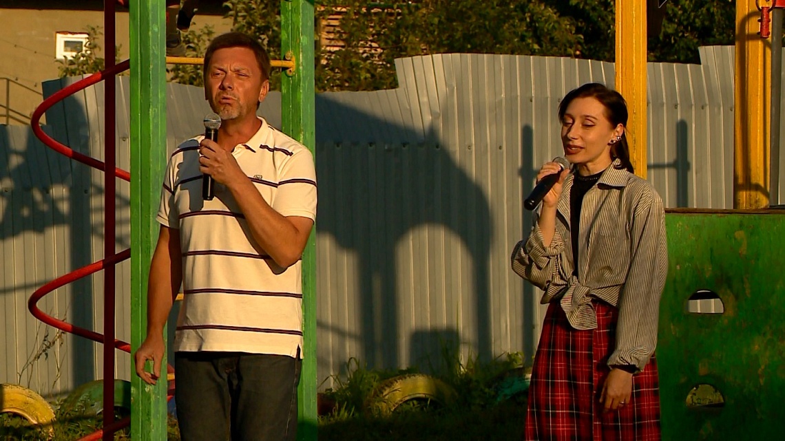 В Пензе артисты Центра русской хоровой и вокальной культуры выступили на празднике во дворе улицы Правды