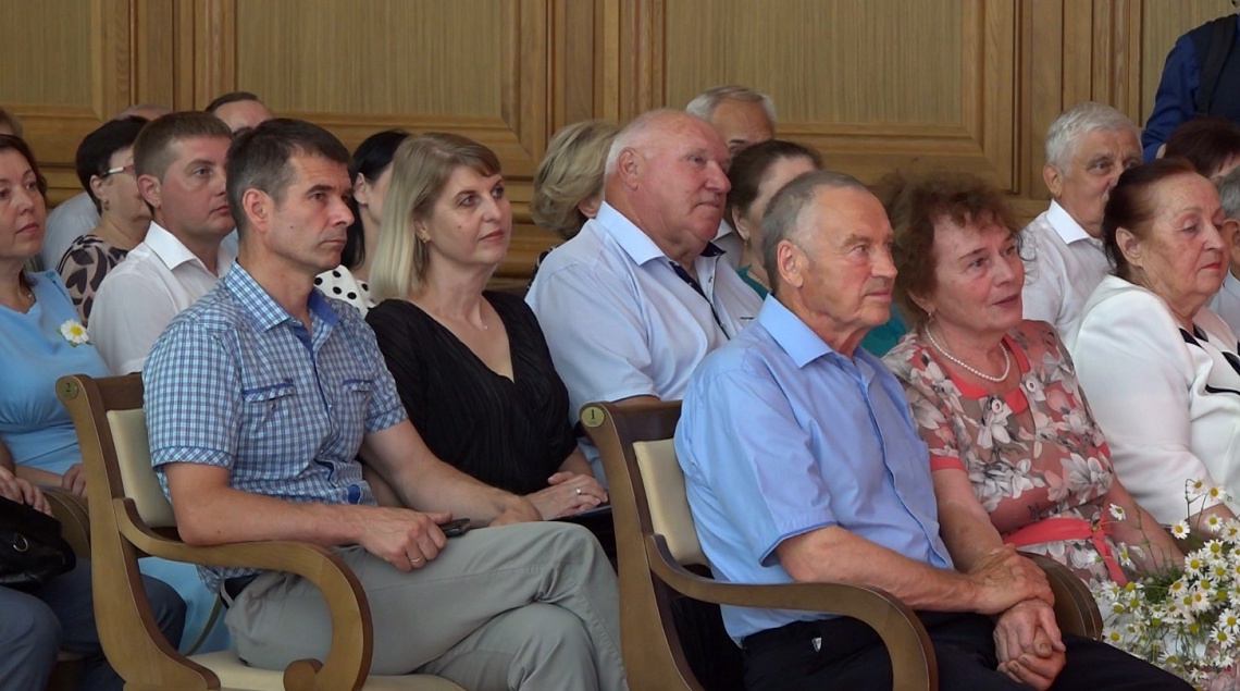 В Пензе чествовали супружеские пары-долгожители в областной филармонии