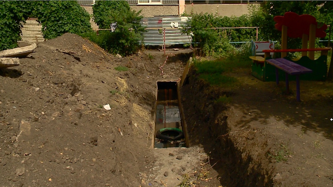 В Пензе в доме №21 на улице Клары Цеткин нет горячей воды из-за лопнувшей трубы