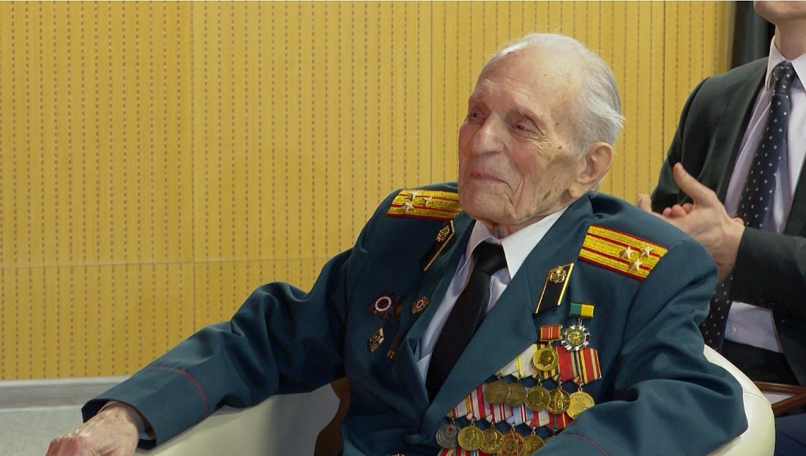 В Пензе участника Великой Отечественной войны поздравили с днём рождения