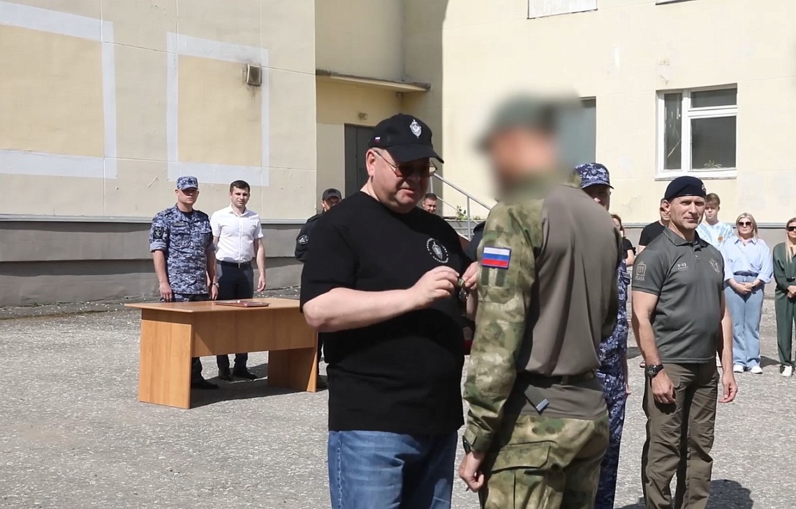 Губернатор Пензенской области Олег Мельниченко наградил бойцов отряда СОБР, вернувшихся из зоны проведения СВО