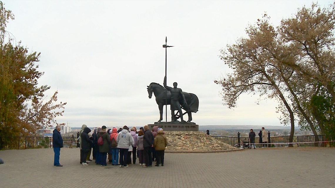 В Пензе приступили к монтажу нового ограждения смотровой площадки у памятника Первопоселенцу
