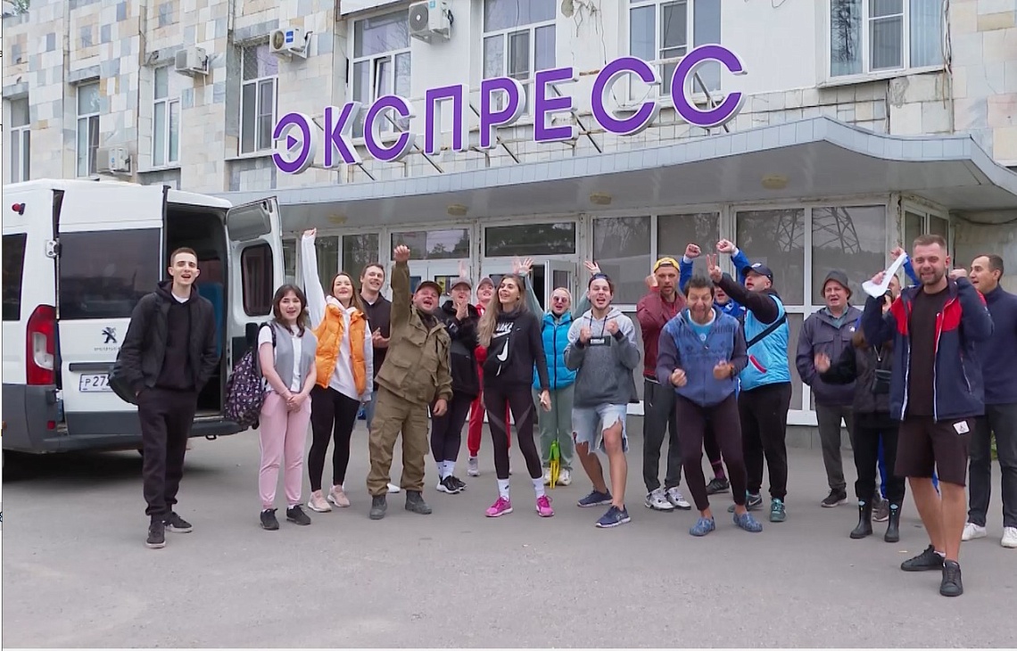 Диджеи радио «Экспресс» вместе со слушателями отправились в сплав на байдарках по Сурскому водохранилищу