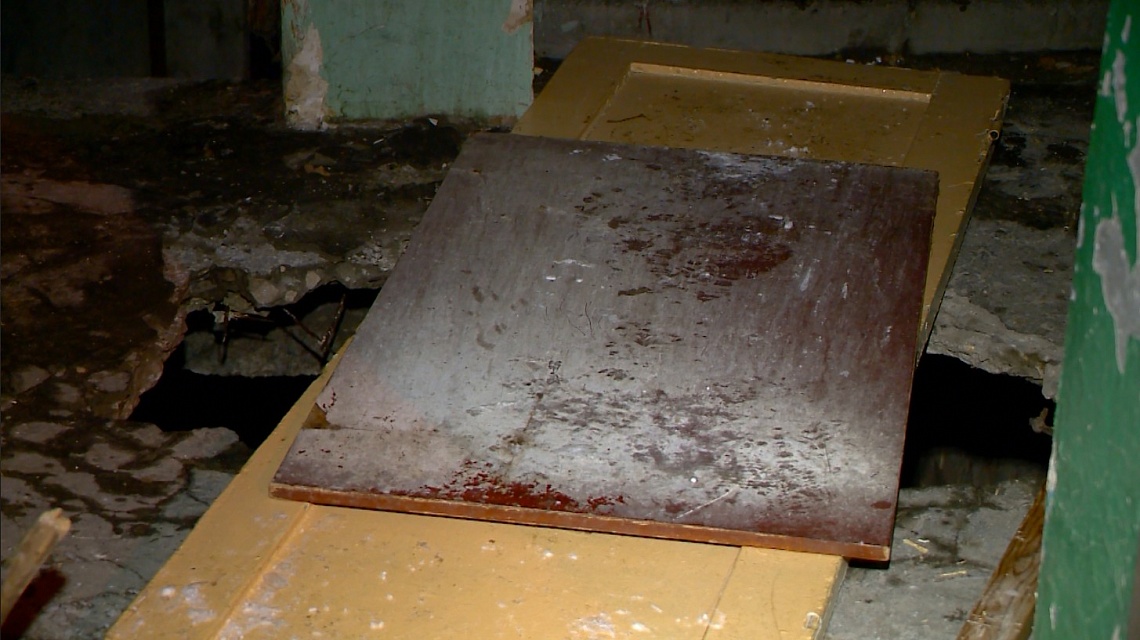 В Пензе обрушился пол в подъезде жилого дома на улице Аустрина