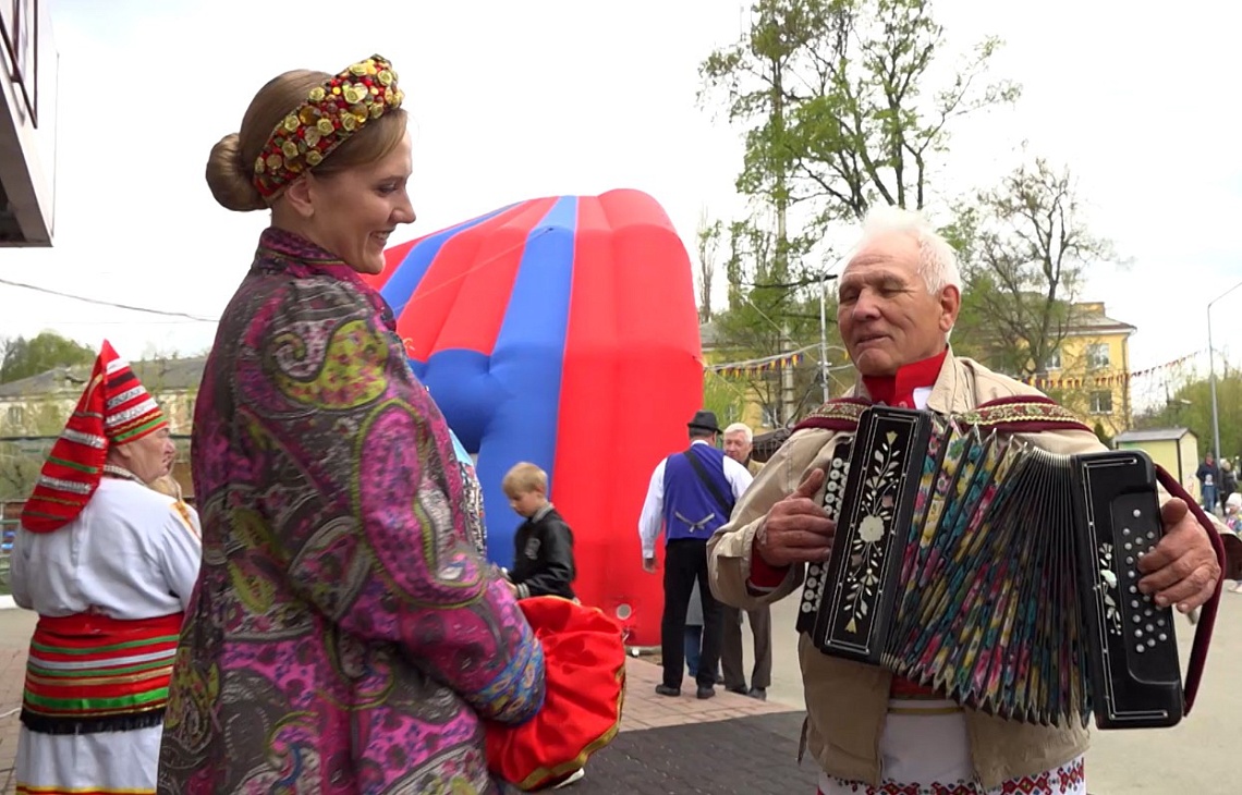 Песни, танцы, угощение, спортивные соревнования