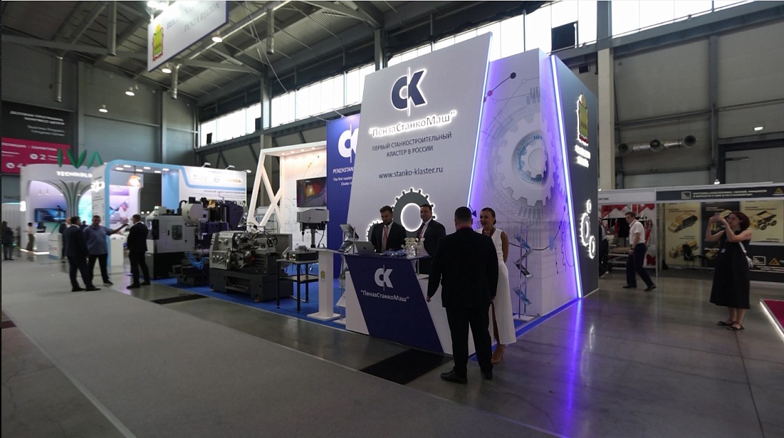 Министр экономического развития и промышленности Пензенской области принял участие в выставке «Иннопром»