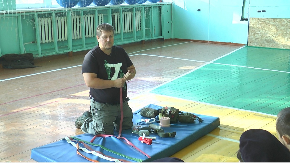 В Каменке начальник поискового отделения «Сапсан» провел занятие для бойцов отряда «Тигр»