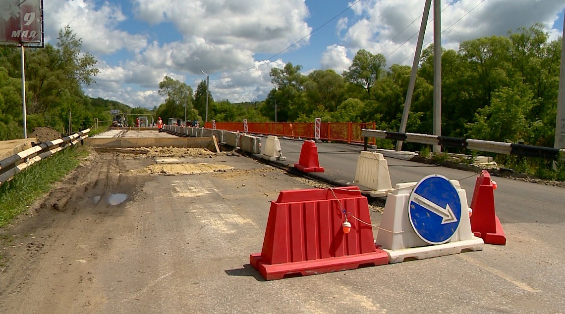 В селе Неверкино капитально ремонтируют мост через реку Илим