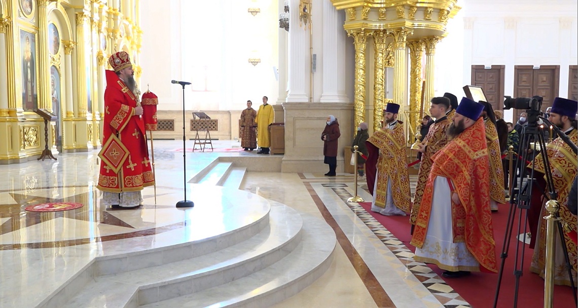 На литургии в Спасском кафедральном соборе жители Пензы поздравили митрополита с днем ангела