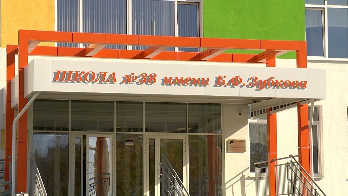 Председатель Пензенской городской Думы Денис Соболев поздравил преподавателей школы в Заре с предстоящим Днем учителя