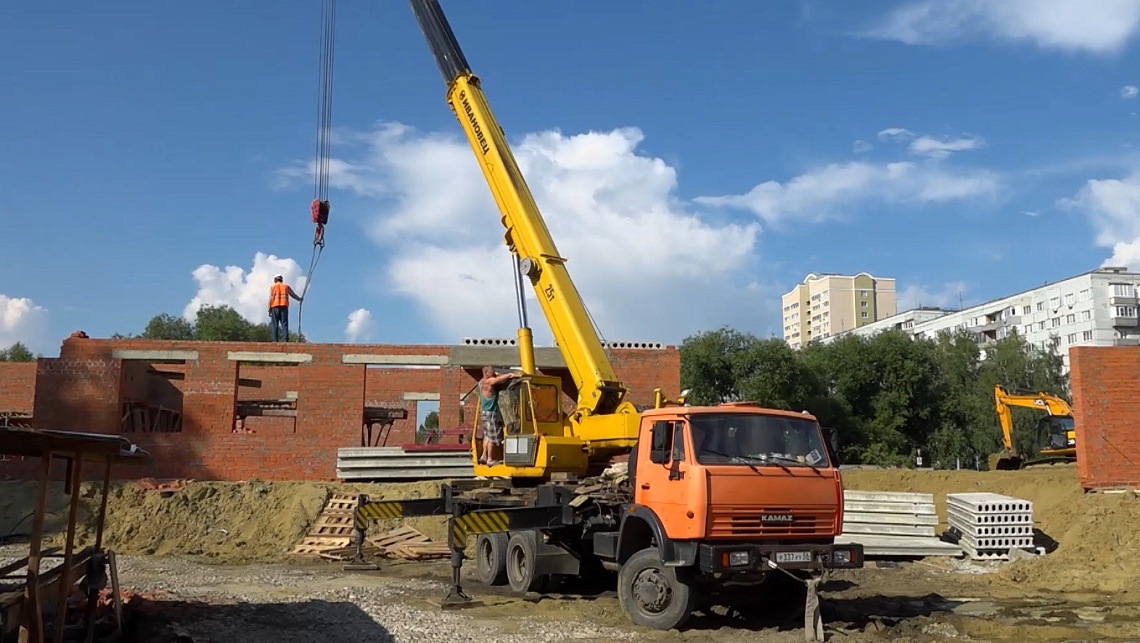 На улице Собинова рядом с Домом ветеранов возводится Центр активного долголетия