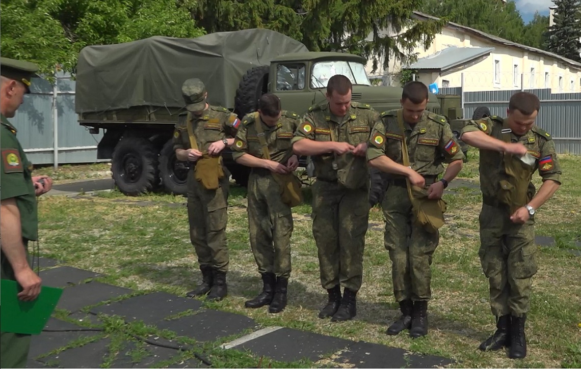 Курсанты военного учебного центра ПГУ начали сдавать профильные экзамены