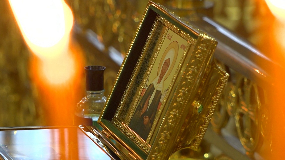В Покровский архиерейский собор Пензы доставили ковчег с частицей мощей Матроны Московской