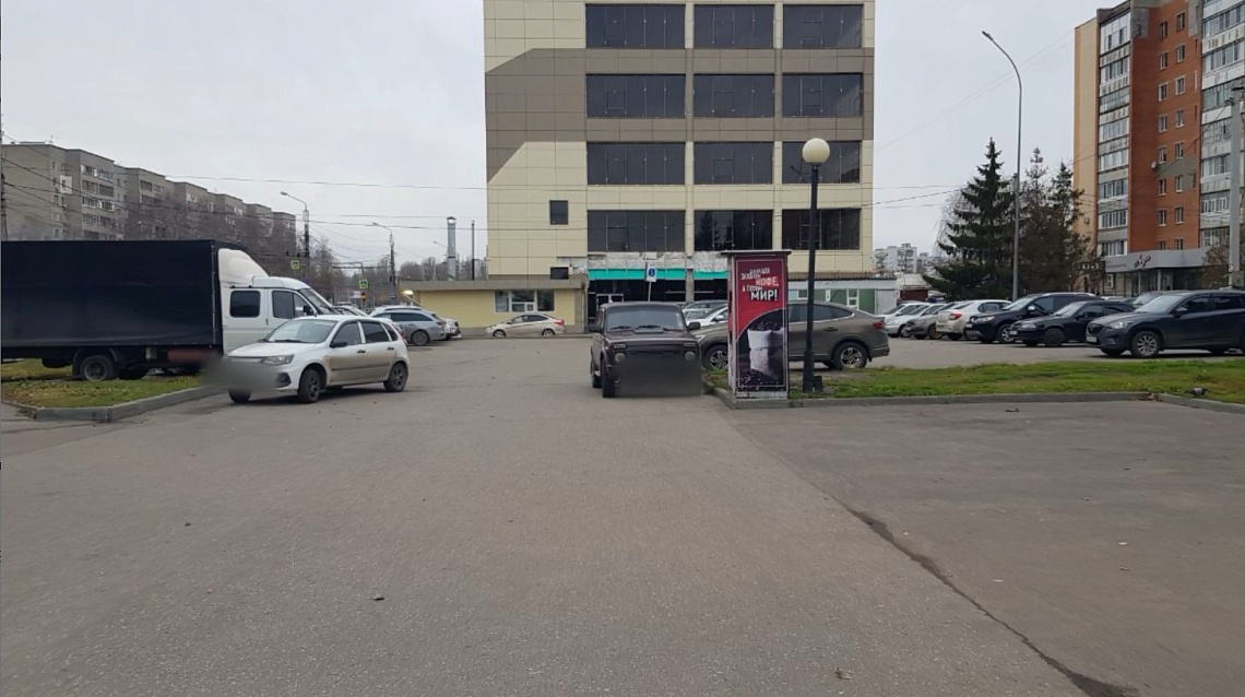 Пензенцы пожаловались на скопление машин в пешеходной зоне